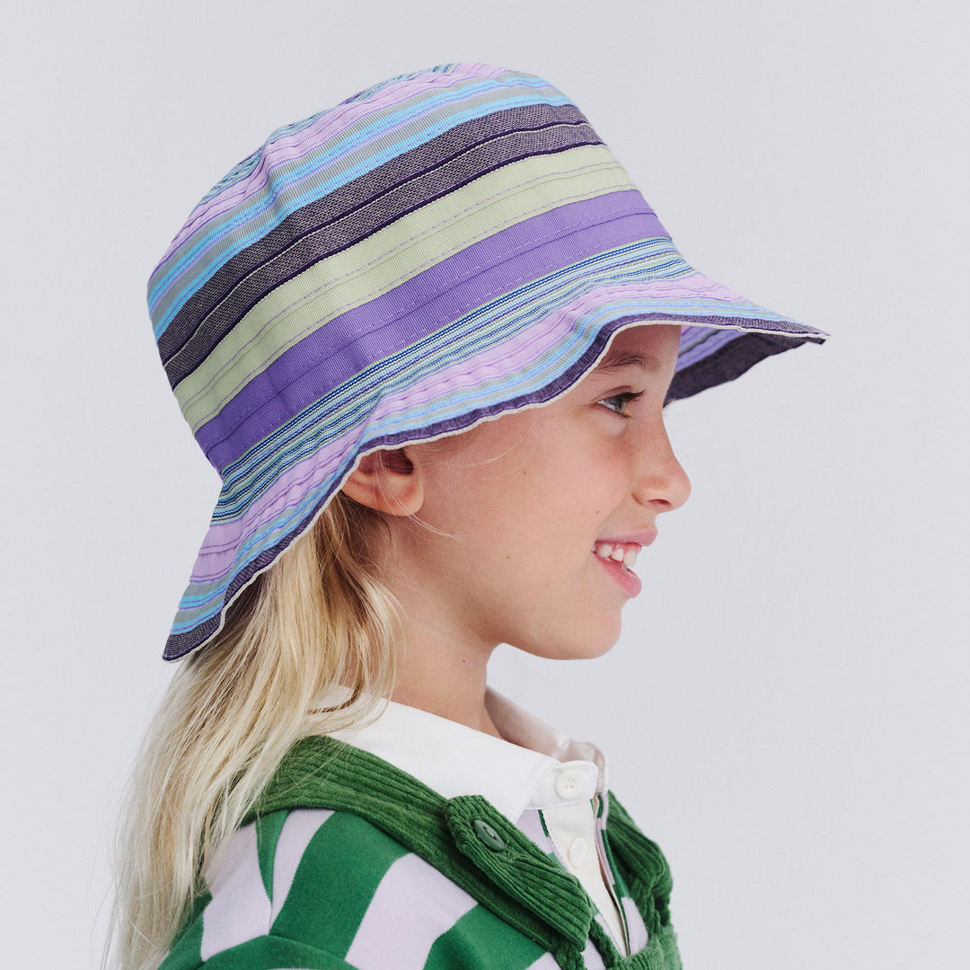 Side profile of kid model wearing Chloe bucket hat in Lilac