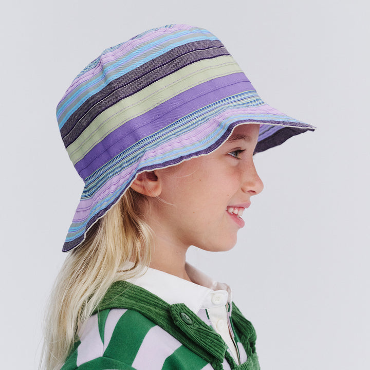Side profile of kid model wearing Chloe bucket hat in Lilac
